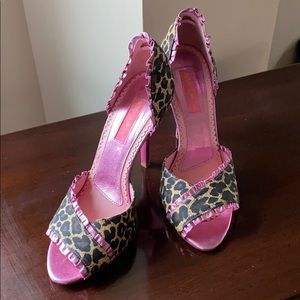 🎀Betsey Johnson🎀Leopard pink ruffled heels
